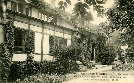 La maison où le colonel Charles Renard (1847-1905), polytechnicien, séjourna de 1877 à 1905 et où il mena ses travaux aéronautiques. Elle est inscrite à l’Inventaire Supplémentaire des Monuments Historiques.