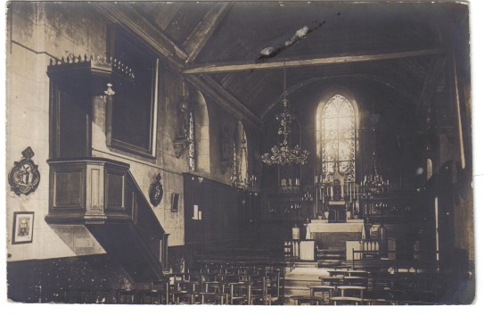 Carte photo de l’ntérieur de l’église. Correspondance datée du 3/9/1916.