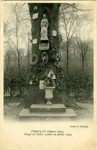 La statue de la vierge sur le Chêne fut mutilée en 1909.