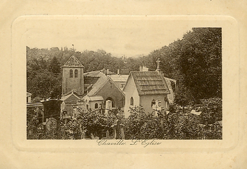 Eglise vue depuis le cimetière, au premier plan. On distingue dans le lointain la villa Boidinière. CPA gaufrée. Coll. part.