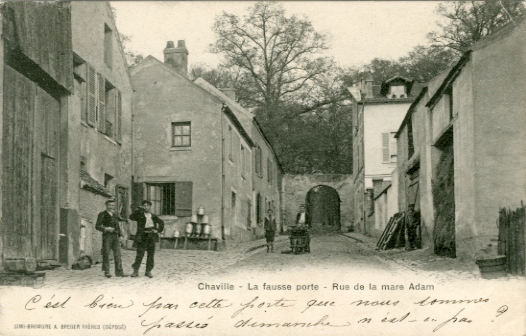 La fausse porte - Rue de la mare Adam. CPA Simi-bromure A. Breger Frères (déposé). Carte circulée le 24 mai 1904. (coll. part.)