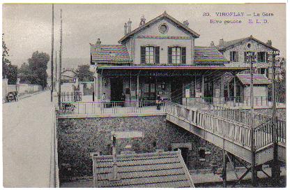La gare et la descente de la rue Rieussec vers les écoles, avec le mur du cimetière. (coll. part.)