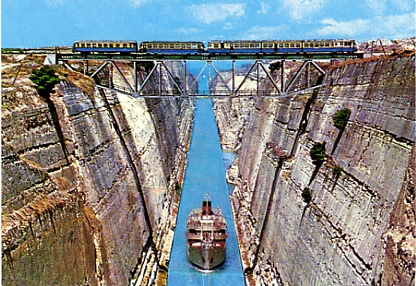 Le canal de Corinthe, voie d’eau artificielle creusée à travers l’isthme de Corinthe. Le canal de Corinthe sépare le Péloponnèse de la Grèce continentale.