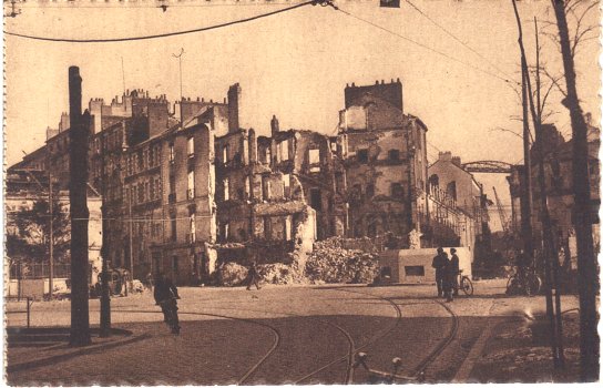 16-Nantes après les bombardements - La place Lamoricière - CPA carnet à détacher F. Chapeau éditeur, Nantes - cliché Robert Gérard