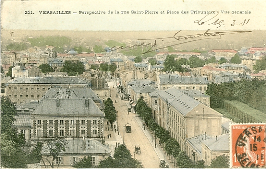 Une belle vue plongeante de la rue Saint-Pierre, à gauche lePalais de Justice, à droite la Préfecture et ses jardins. Carte circulée le 15/01/1911. (coll. part.)