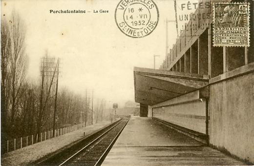 Le quai en direction de Paris dans la halte sur la ligne Invalides - Versailles Rive-Gauche, oblitérée le 14 juillet 1932 (timbre de l’Exposition Coloniale de 1931) (coll. part.)