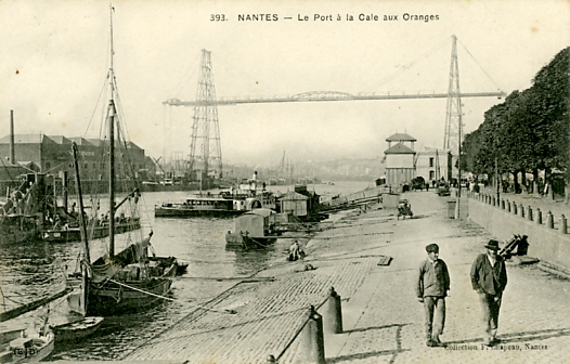 Vue générale du transbordeur sur la Loire, à Nantes.