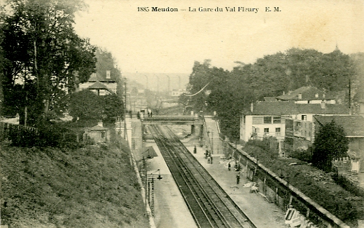 Intérieur de la gare de Meudon - Val fleury. Carte Etab. Malcuit EM n° 1885 ayant circulé ; pas de date. (coll. part.)