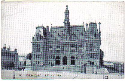 L’Hôtel de Ville de Versailles, encore muni de son clocheton (coll. part.)
