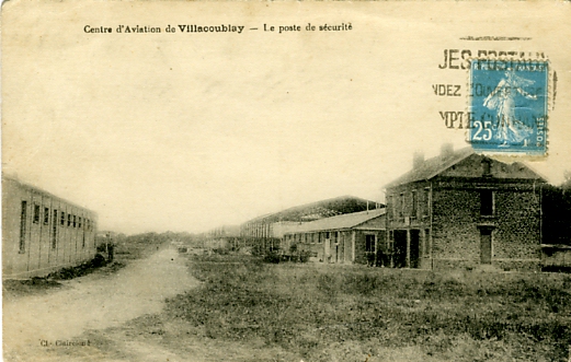 Le poste de sécurité du camp. CPA circulée le 3 mai 1925. (coll. part.)
