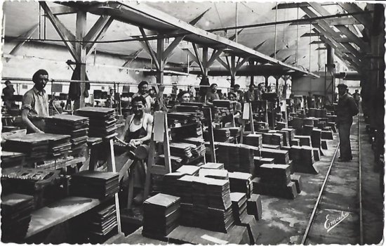 Atelier de fente et de rondissage. CPSM années 50.