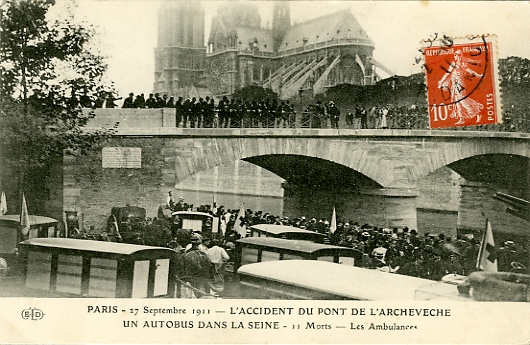 L’accident d’omnibus du 27 septembre 1911.  E. Le Deley, imprimeur-éditeur à Paris. Carte ayant circulé le 2 octobre 1911.
