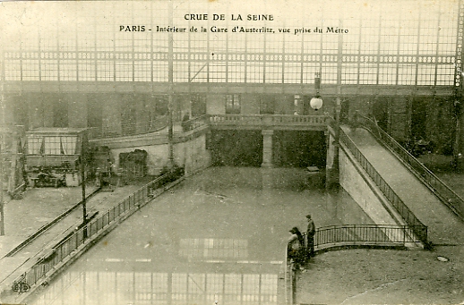 Gare d’Austerlitz. Les voies submergées.