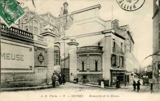 Entrée de la brasserie La Meuse, quartier Saint Romain. CPA circulée (coll. part.)