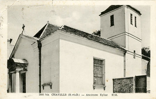 L’ancienne église de Chaville, bien blanche  sous le soleil.