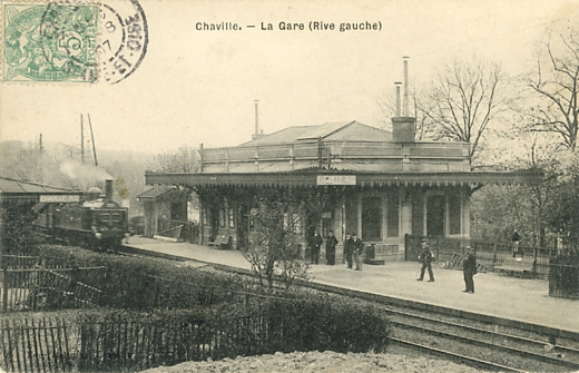 Entrée du train venant de Versailles. Intérieur de la gare rive gauche et bâtiment des voyageurs. CPA circulée le 17 août 1907. (coll. part.)