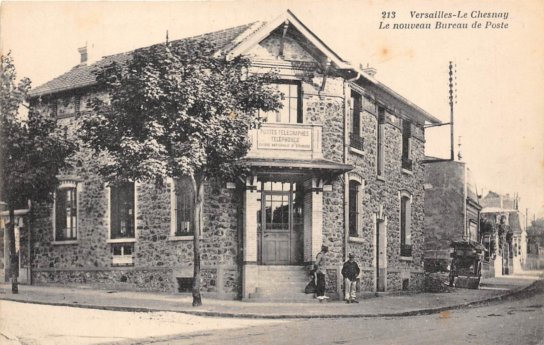 Autre vue du bureau de postes du Chesnay. CPA