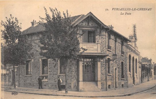 Autre vue du bureau de postes du Chesnay. CPA