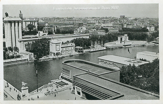 Vue générale avec la Seine. Photo brillante, non circulée.