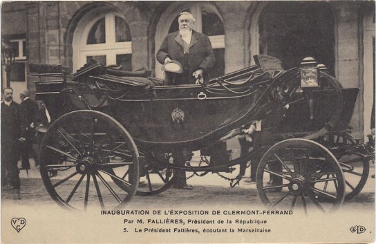 Fallières écoute la Marseillaise lors de son arrivée en voyage officiel