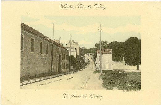 Le mur d’enceinte de la ferme de Gaillon et la rue de Jouy (coll. part.)
