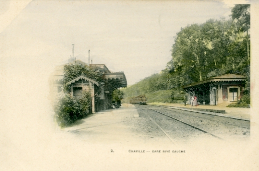 La gare de Chaville (ligne de Montparnasse). Carte précurseur, photo nuage et coloriage à la main. CPA (collection part.)