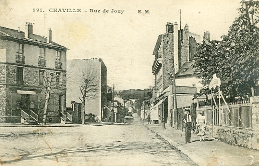 La rue de Jouy à la hauteur de la place de Verdun et du restaurant Valroff (à droite) (coll. part.)