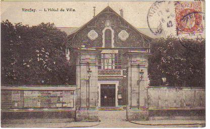 La Mairie, établie dans l’Hôtel de Morny depuis la fin des années 20. Carte sépia ayant circulé en 1942. (coll. part.)
