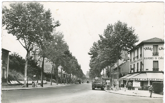 L’Avenue au niveau de la Pointe, en regardant vers Paris