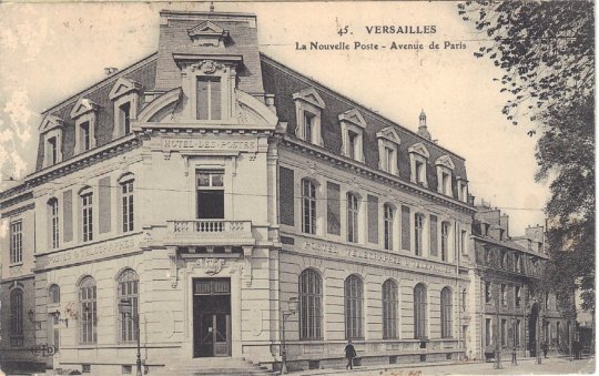 Htel des Postes de Versailles, prs de l’htel de Ville.