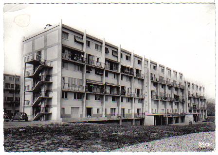 Lui aussi, le clos Saint-Vigor est occupé par un ensemble de bâtiments à la fin des années 50. Cette résidence inaugure des appartements en duplex. (coll. part.)